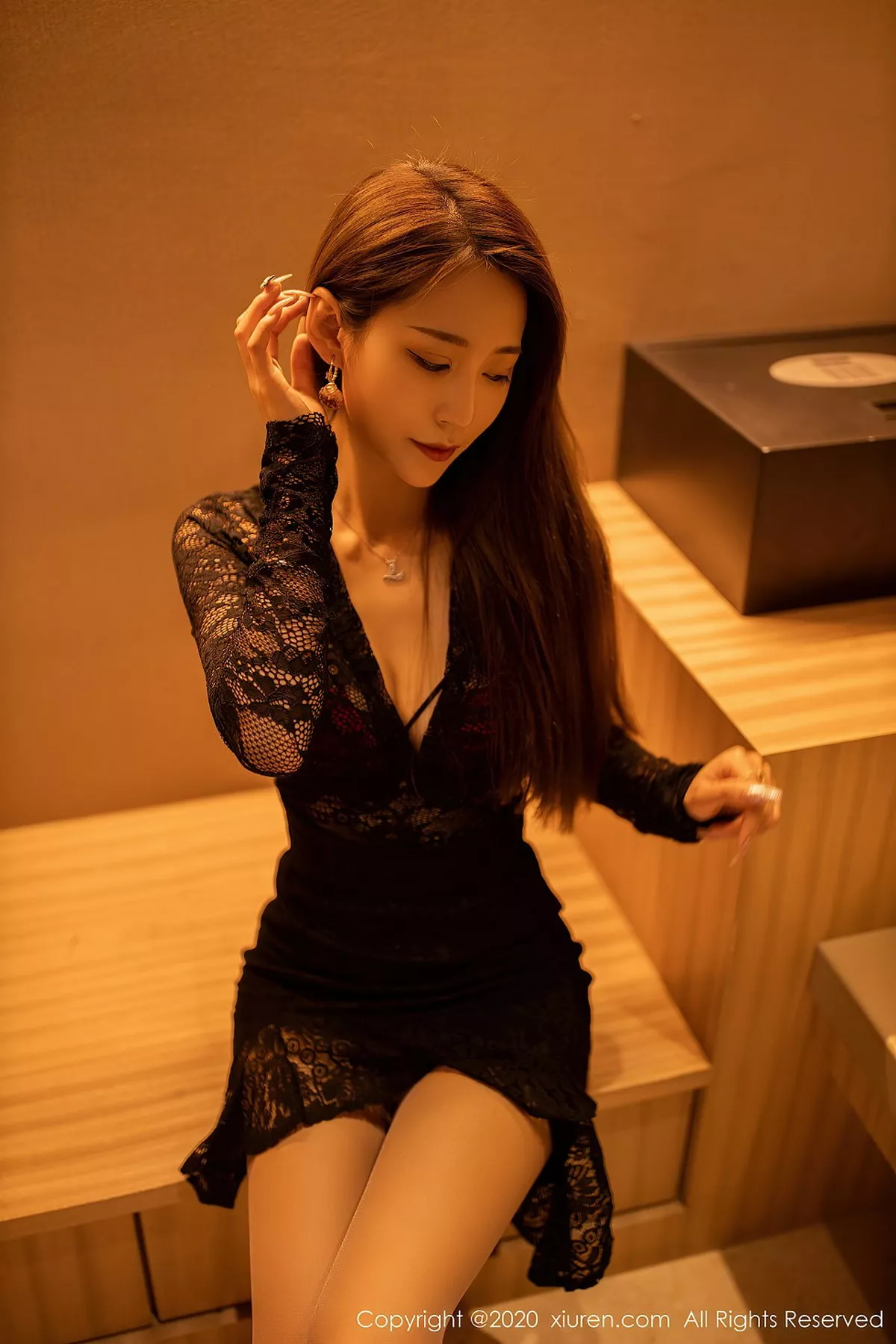 秀人集.com_[XiuRen秀人网]No.2576_丽质模特周慕汐fairy私房脱镂空吊裙露性感内衣肉丝裤袜诱惑写真45P